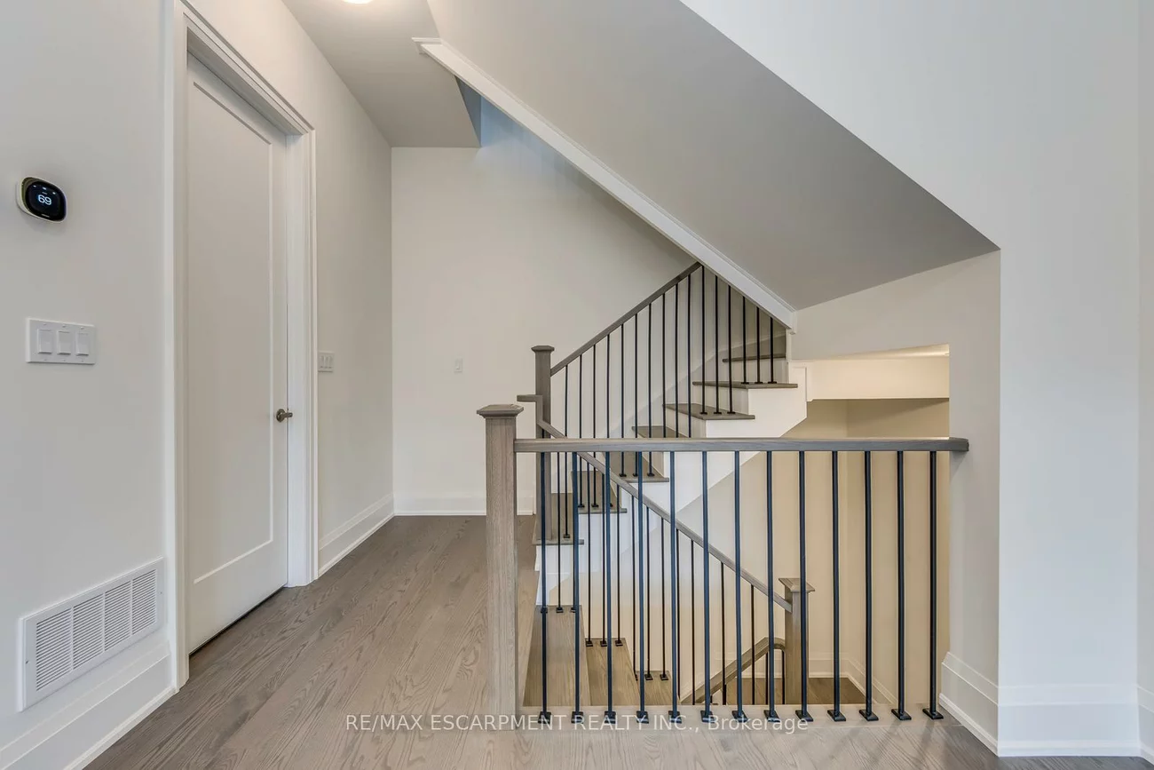 3323, Azam, 1008 - GO Glenorchy, Oakville