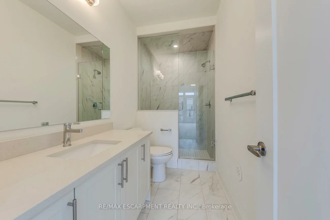 3323, Azam, 1008 - GO Glenorchy, Oakville