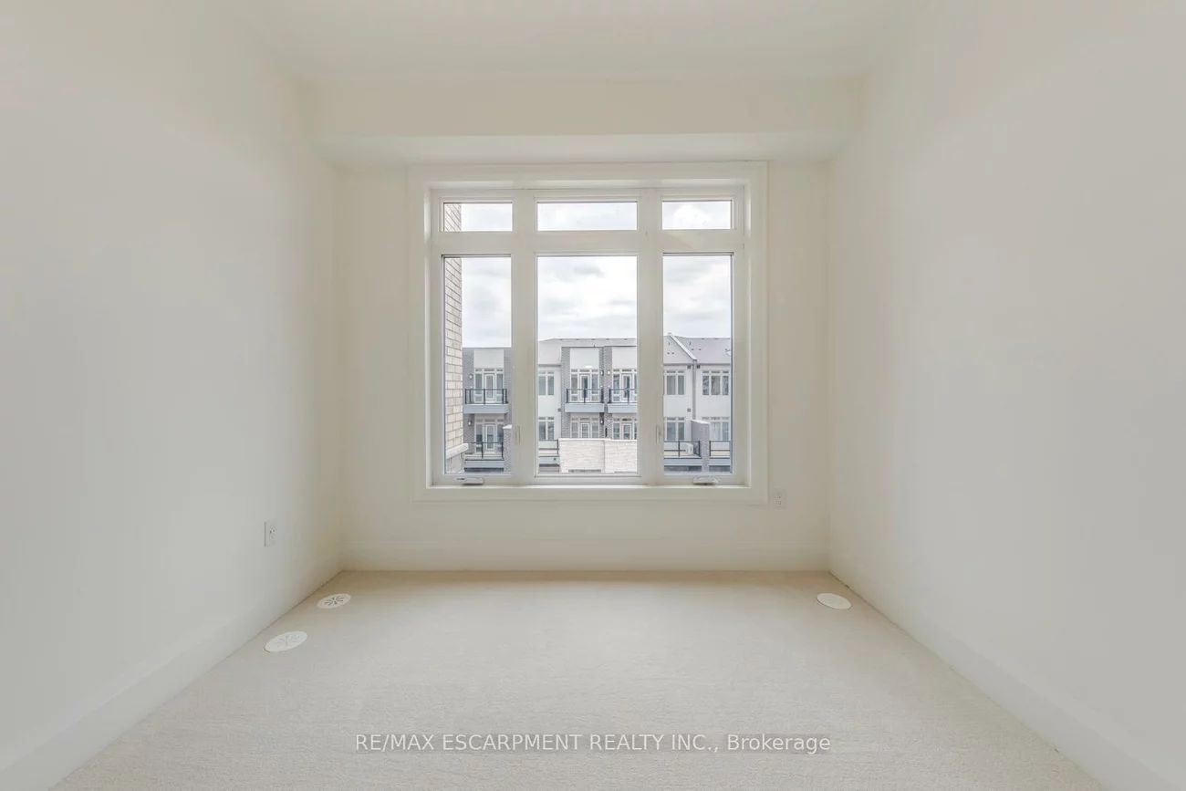 3323, Azam, 1008 - GO Glenorchy, Oakville