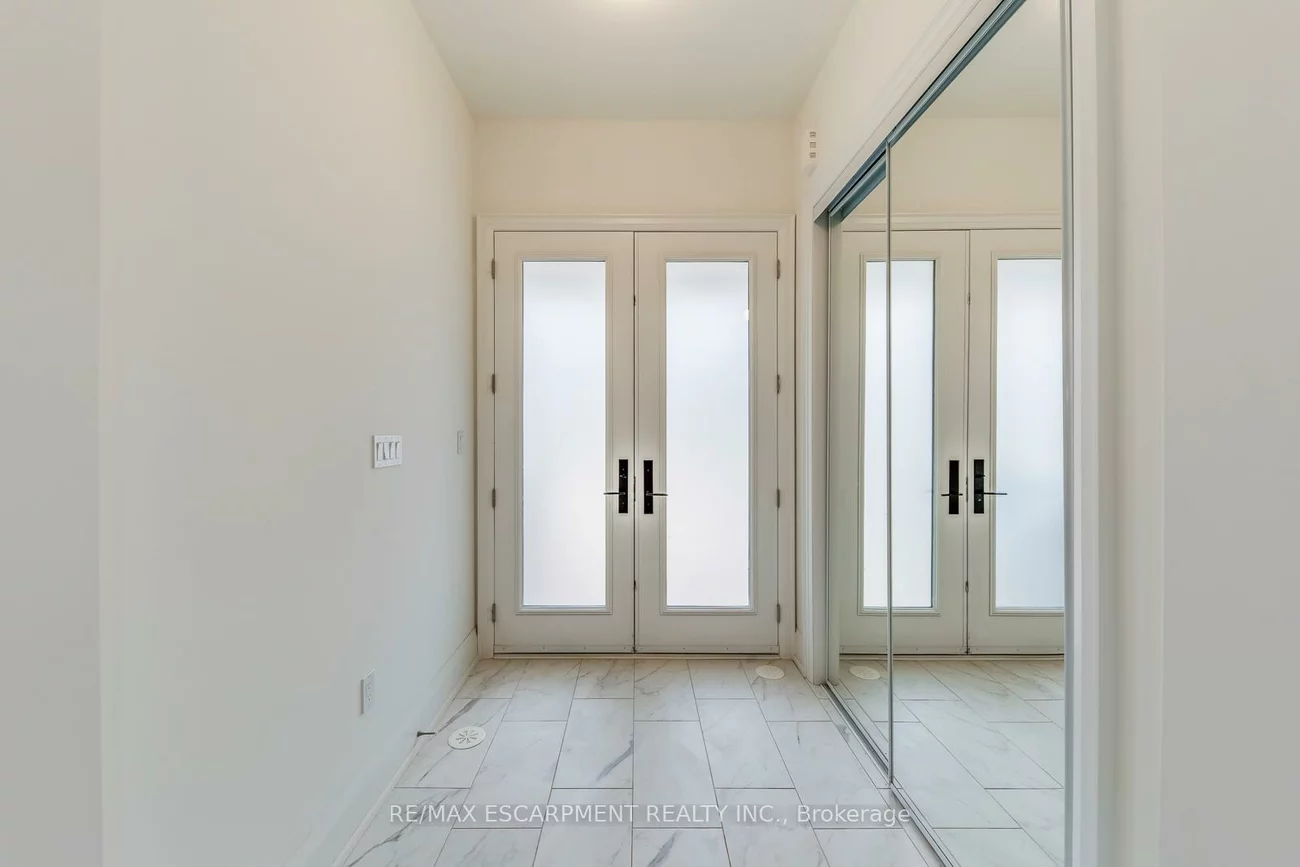 3323, Azam, 1008 - GO Glenorchy, Oakville