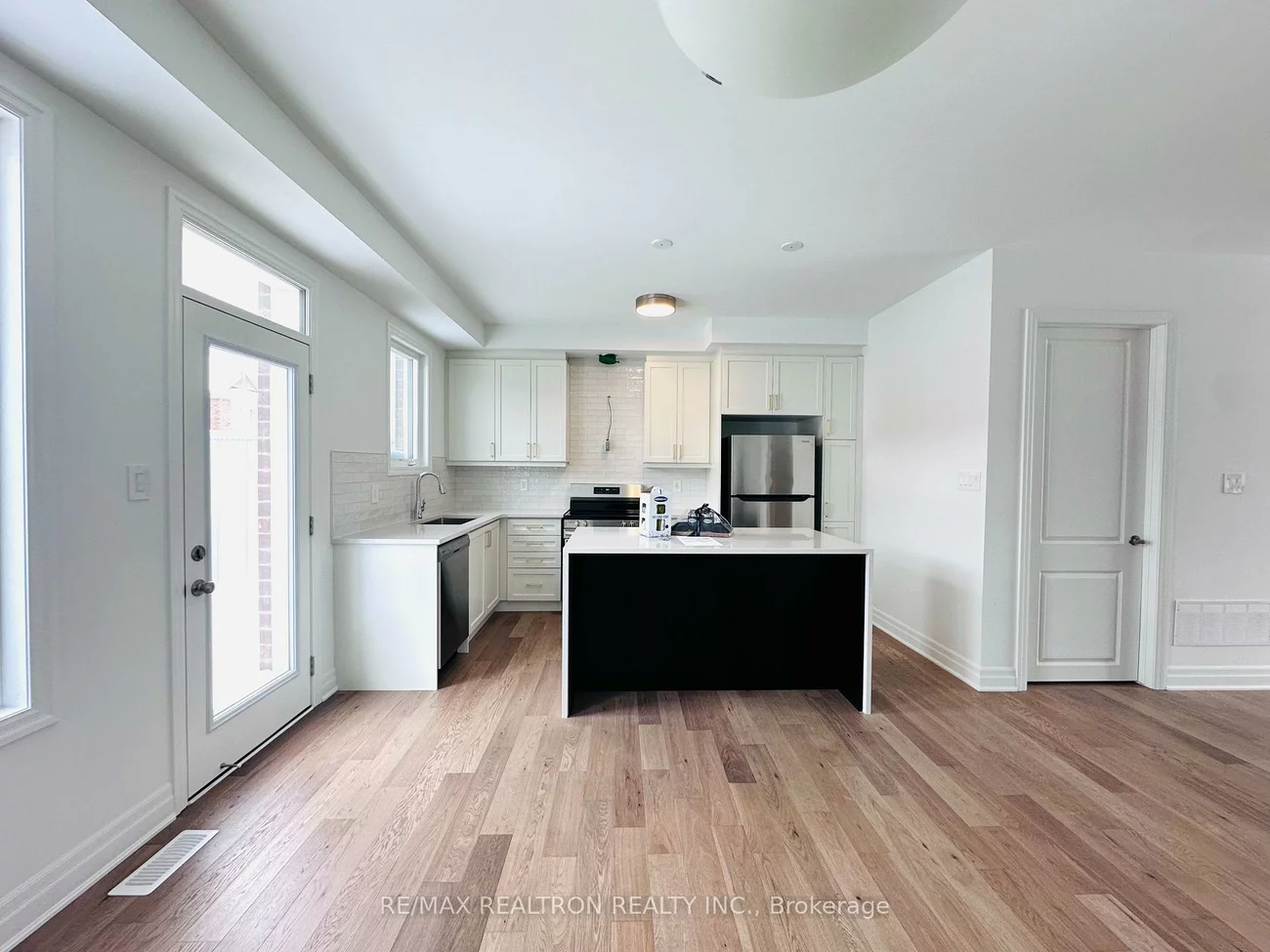 1291, Courtleigh, 1010 - JM Joshua Meadows, Oakville