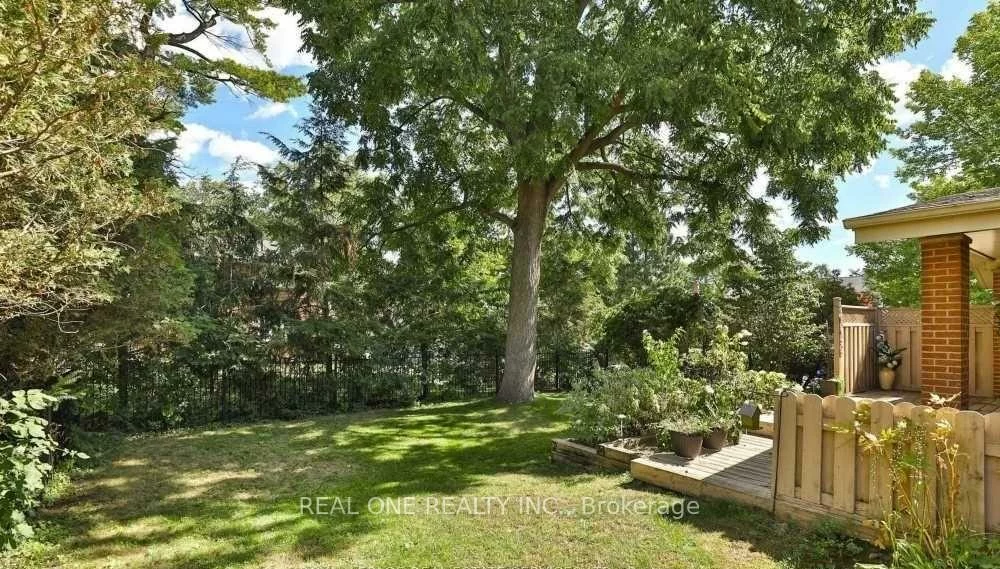 236, Ash Tree, 1006 - FD Ford, Oakville