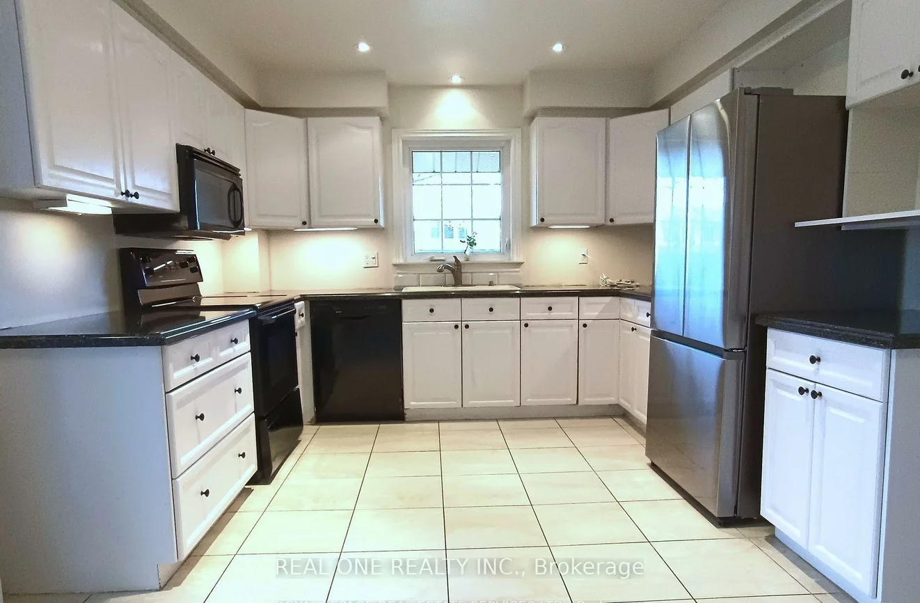 236, Ash Tree, 1006 - FD Ford, Oakville