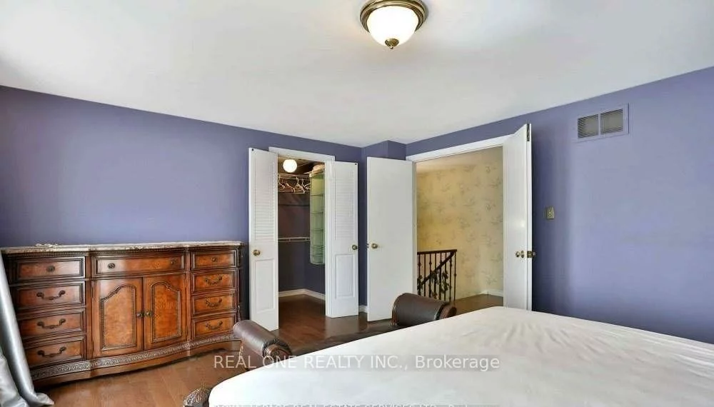 236, Ash Tree, 1006 - FD Ford, Oakville