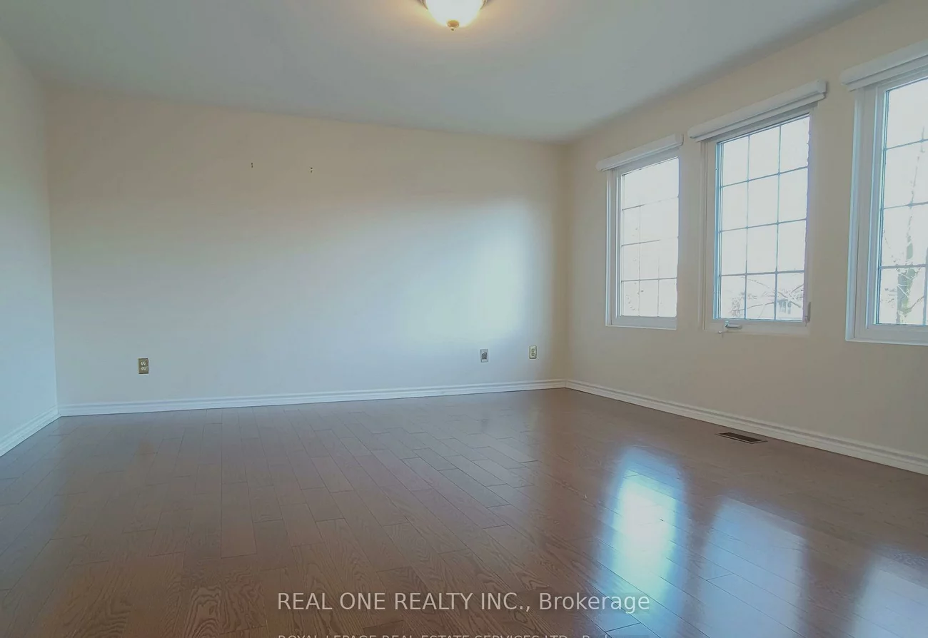 236, Ash Tree, 1006 - FD Ford, Oakville