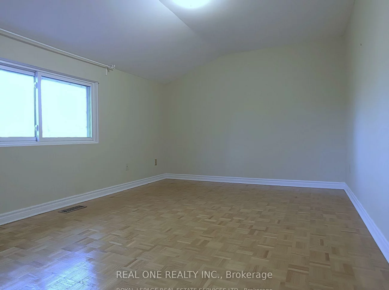 236, Ash Tree, 1006 - FD Ford, Oakville