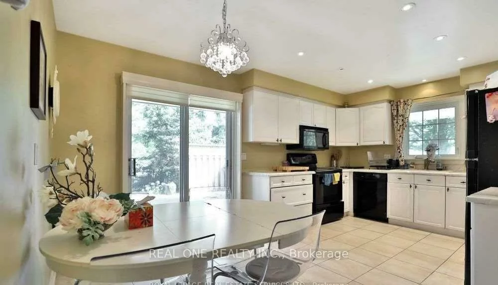 236, Ash Tree, 1006 - FD Ford, Oakville