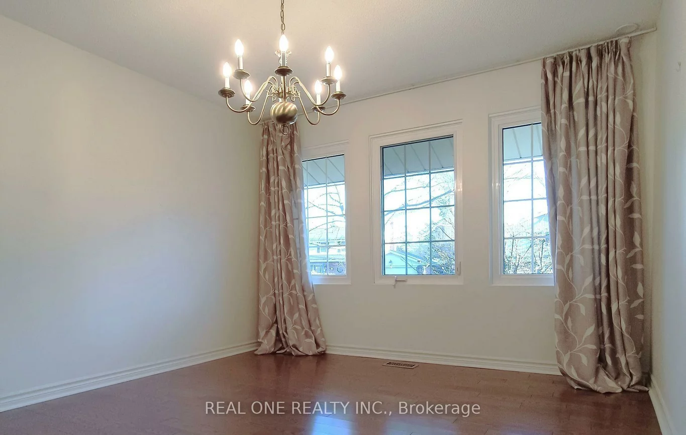 236, Ash Tree, 1006 - FD Ford, Oakville