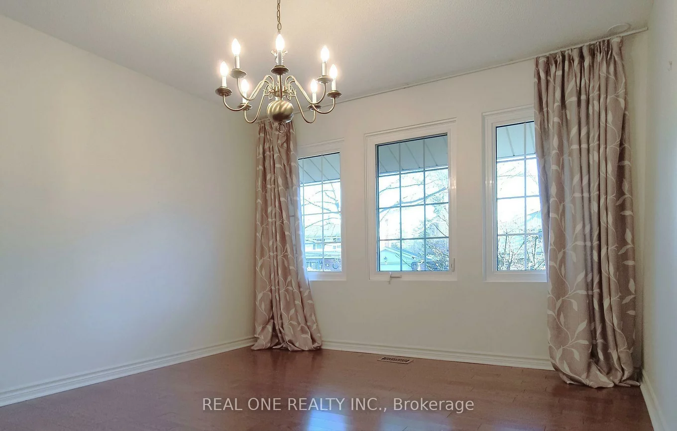 236, Ash Tree, 1006 - FD Ford, Oakville