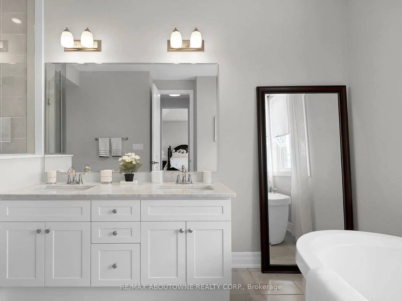 282, Bethpage, 1008 - GO Glenorchy, Oakville