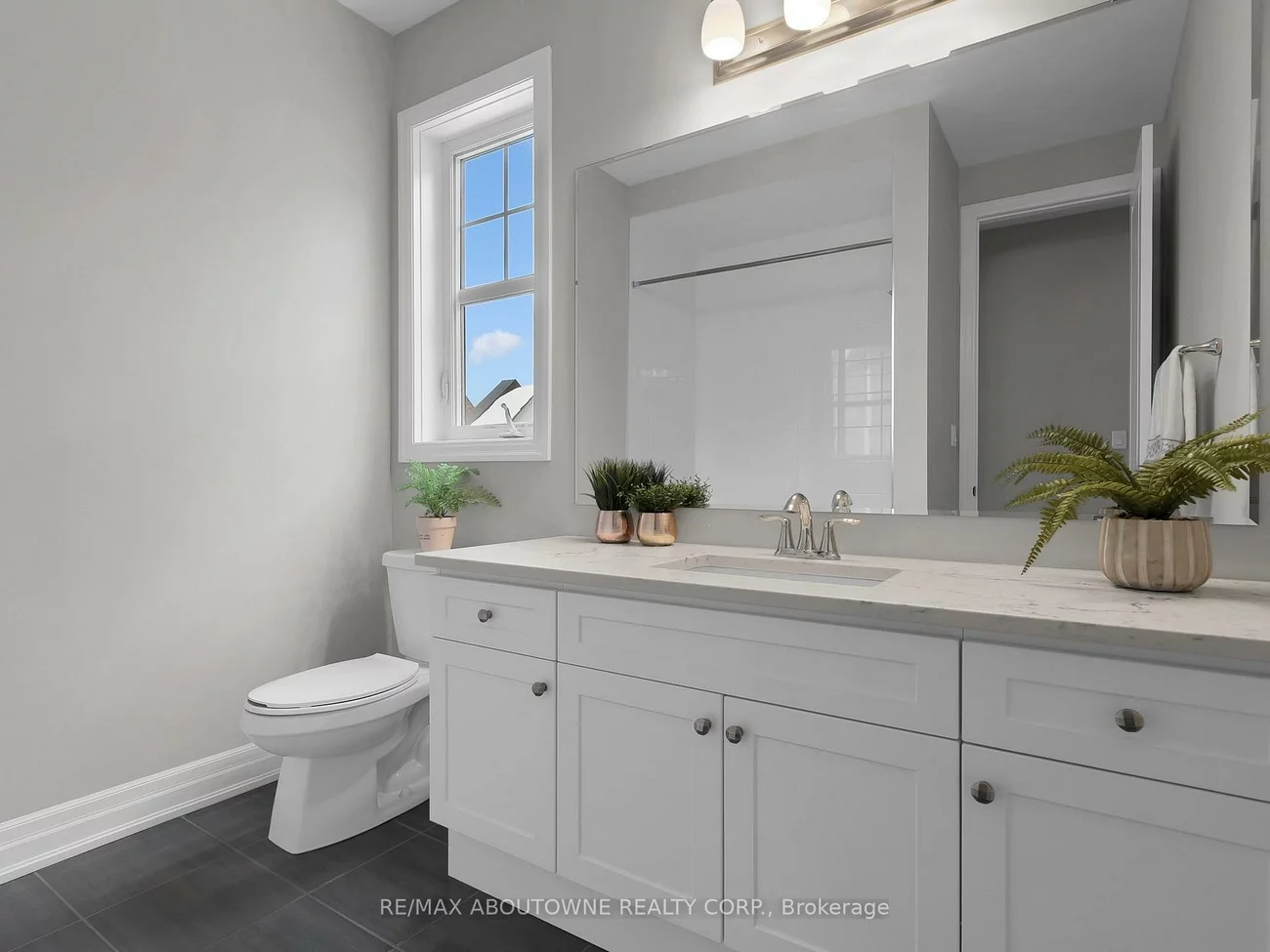 282, Bethpage, 1008 - GO Glenorchy, Oakville