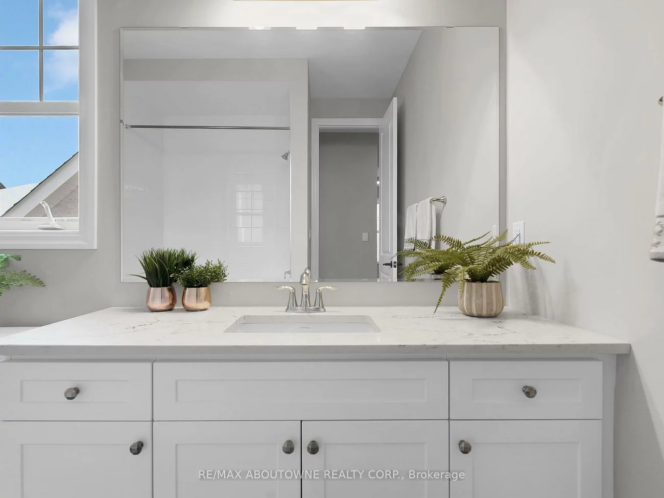 282, Bethpage, 1008 - GO Glenorchy, Oakville