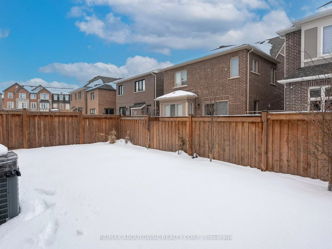 282, Bethpage, 1008 - GO Glenorchy, Oakville