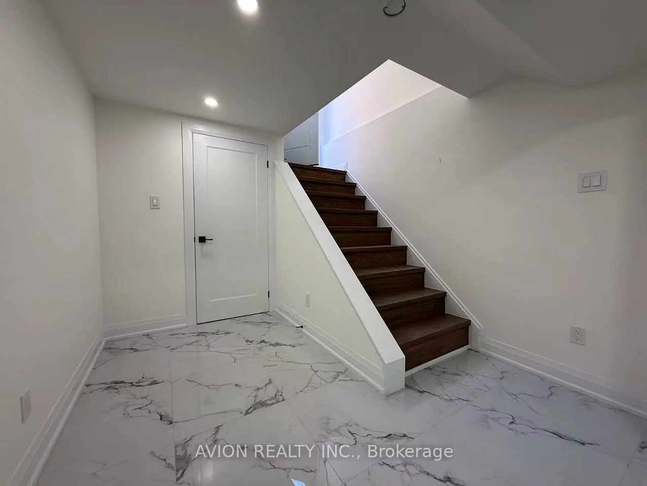 Bsmt 1438, Winterbourne, 1004 - CV Clearview, Oakville