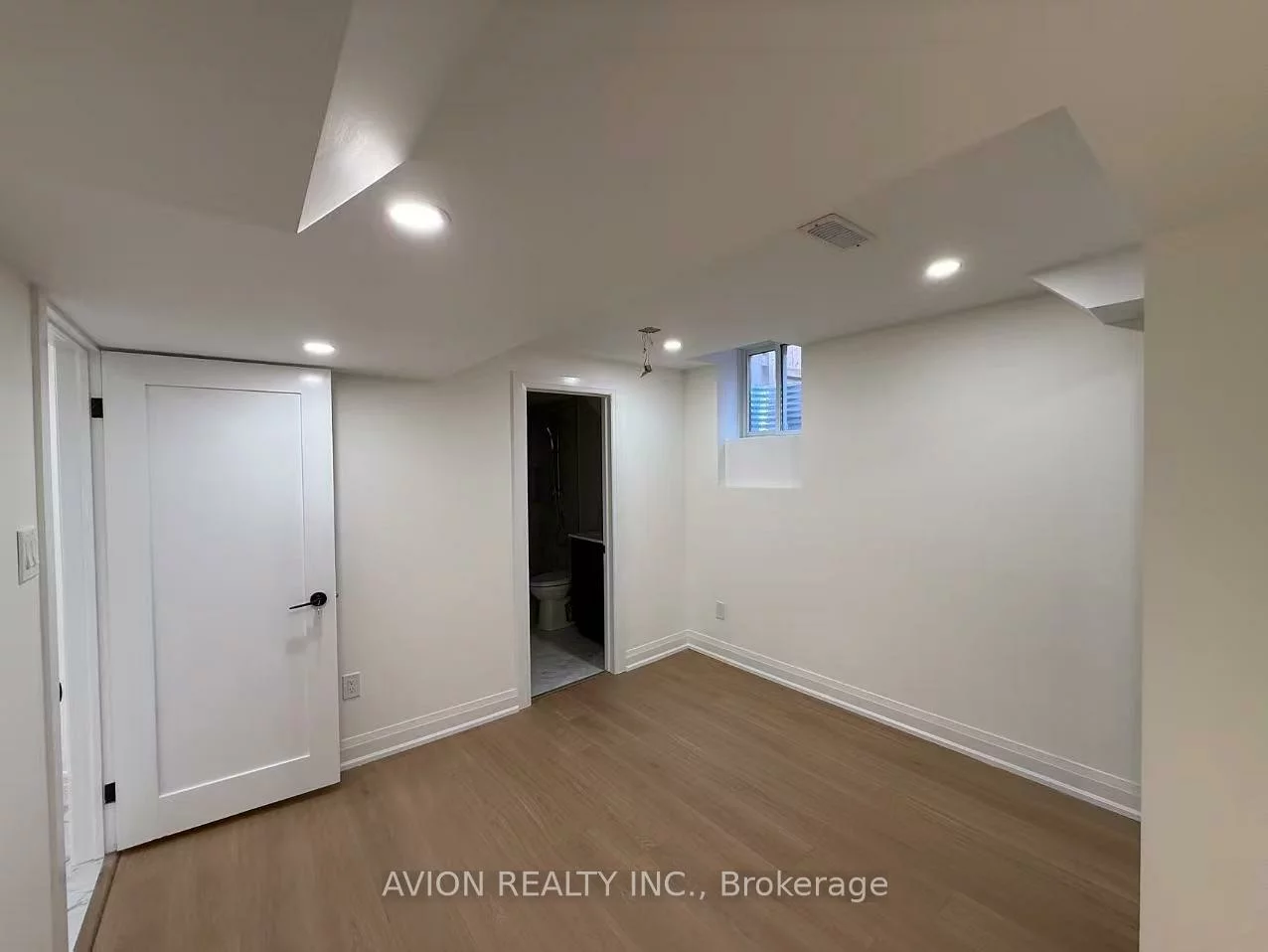 Bsmt 1438, Winterbourne, 1004 - CV Clearview, Oakville