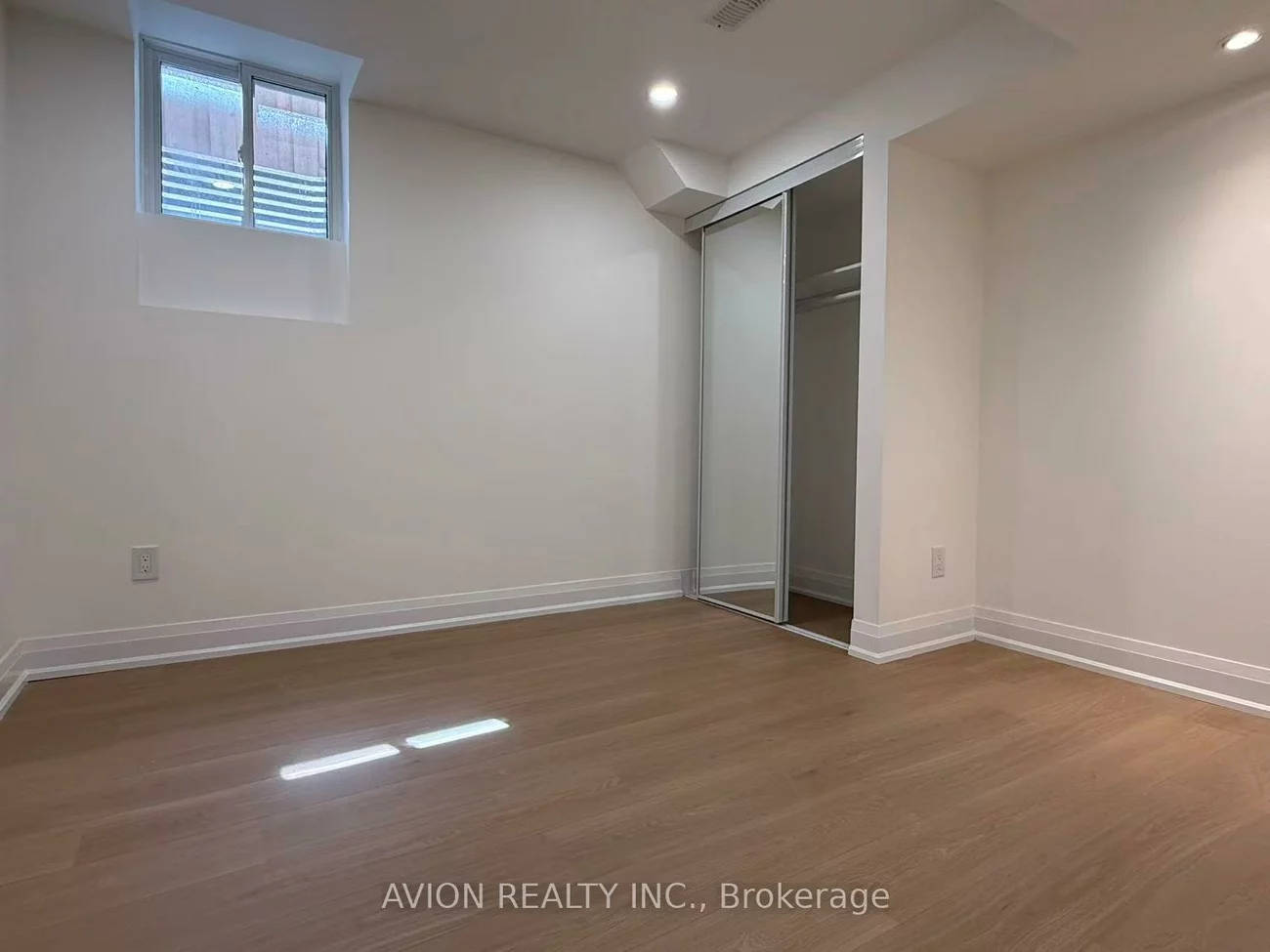 Bsmt 1438, Winterbourne, 1004 - CV Clearview, Oakville