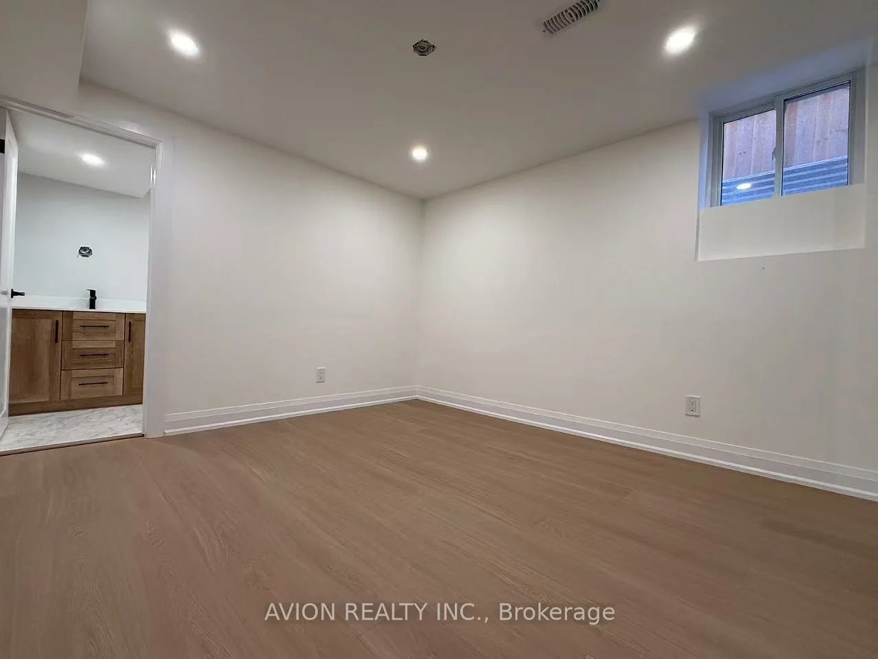 Bsmt 1438, Winterbourne, 1004 - CV Clearview, Oakville