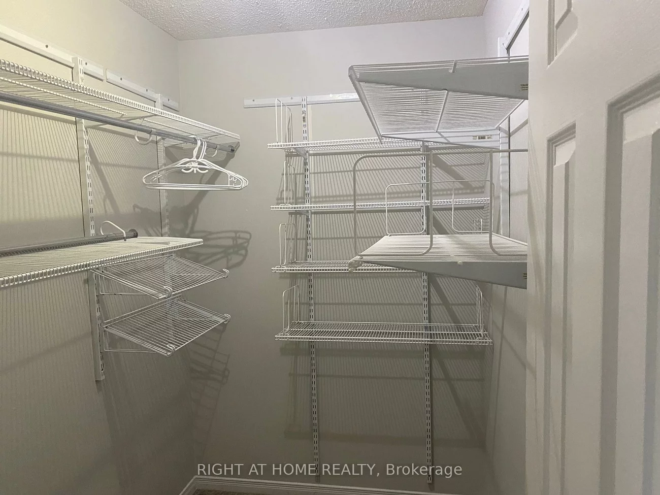 2351, Newcastle, 1022 - WT West Oak Trails, Oakville