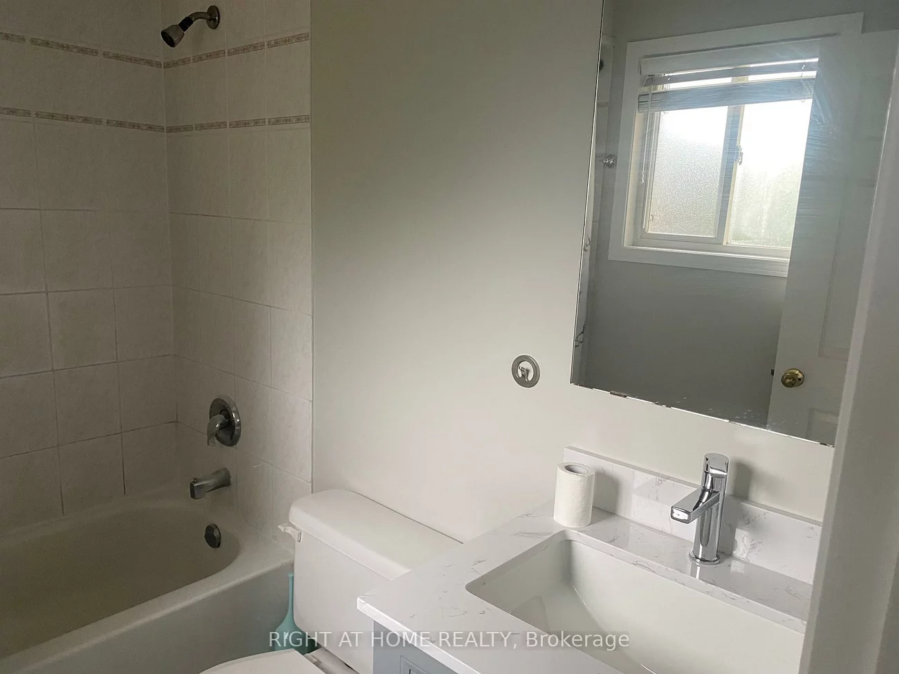 2351, Newcastle, 1022 - WT West Oak Trails, Oakville