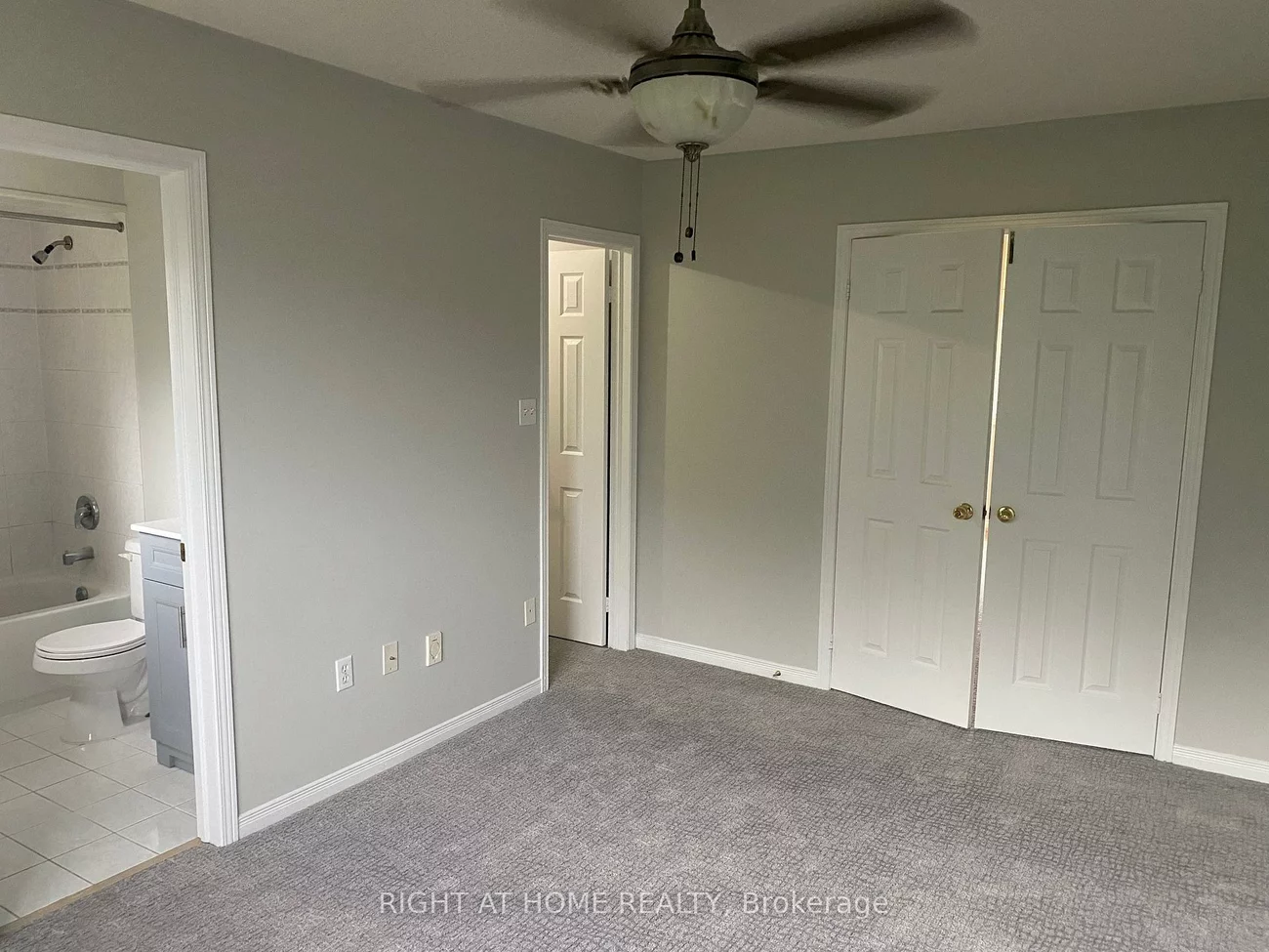 2351, Newcastle, 1022 - WT West Oak Trails, Oakville