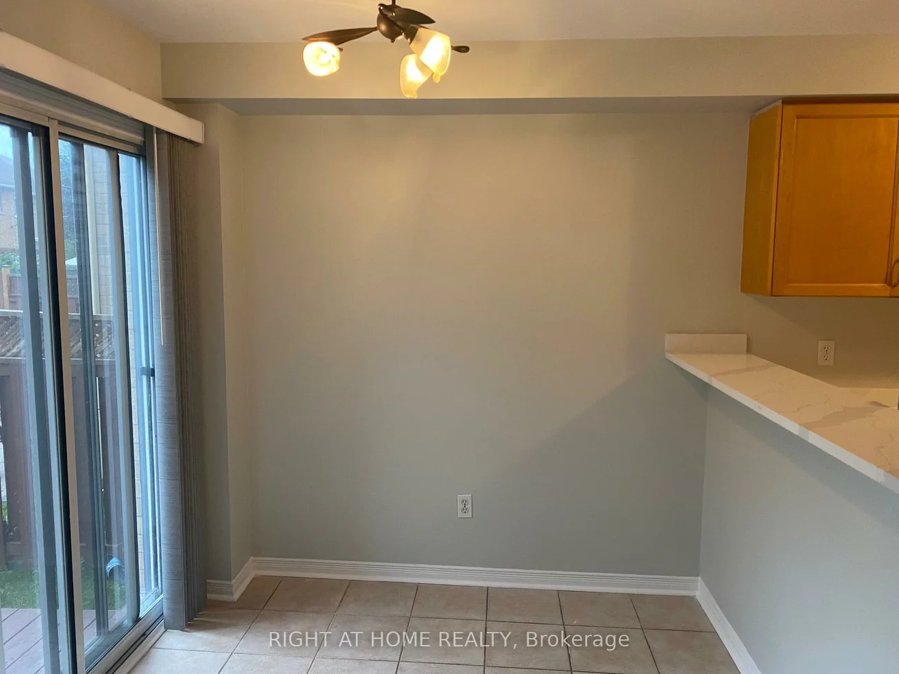 2351, Newcastle, 1022 - WT West Oak Trails, Oakville