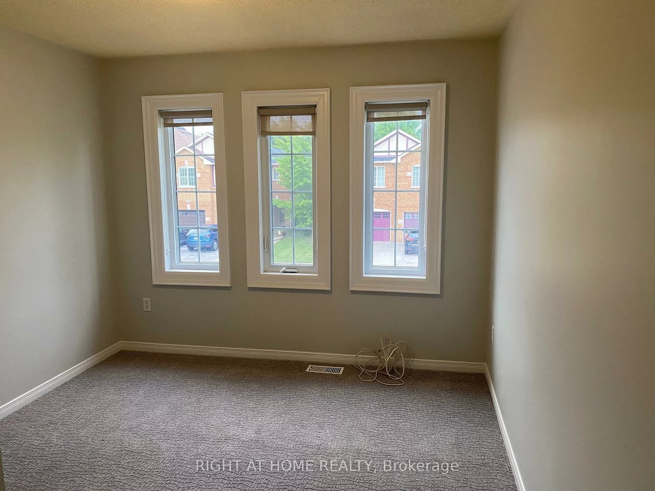 2351, Newcastle, 1022 - WT West Oak Trails, Oakville