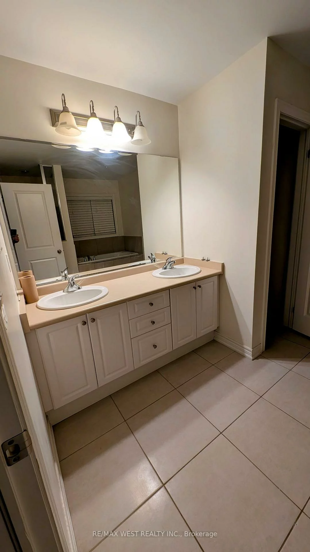 3063, Isaac, 1008 - GO Glenorchy, Oakville
