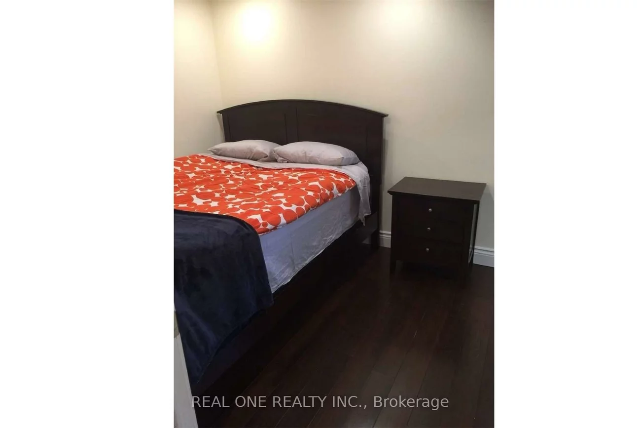 58, Sewell, 1003 - CP College Park, Oakville