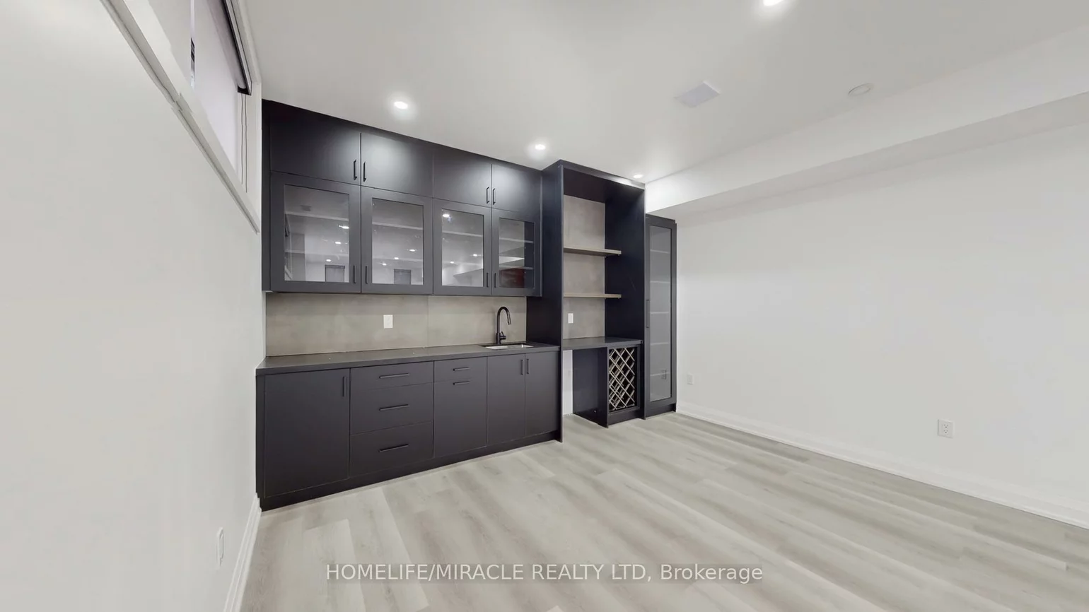 150, Stewart, 1002 - CO Central, Oakville