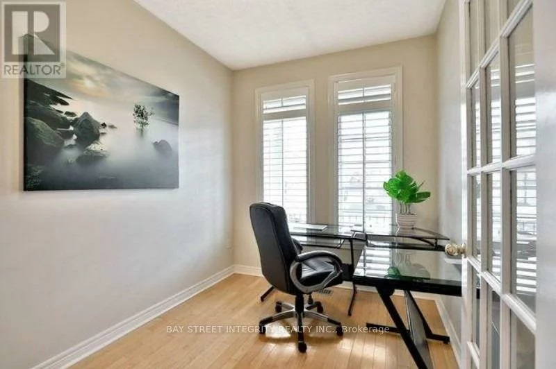 1383, Liverpool, 1022 - WT West Oak Trails, Oakville