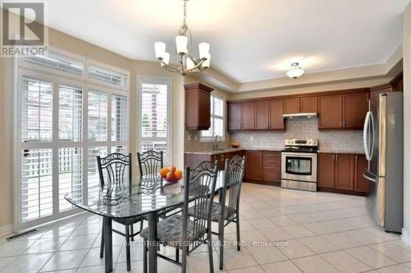 1383, Liverpool, 1022 - WT West Oak Trails, Oakville