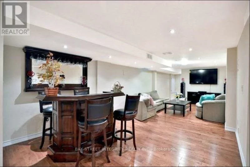 1383, Liverpool, 1022 - WT West Oak Trails, Oakville