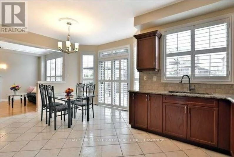 1383, Liverpool, 1022 - WT West Oak Trails, Oakville