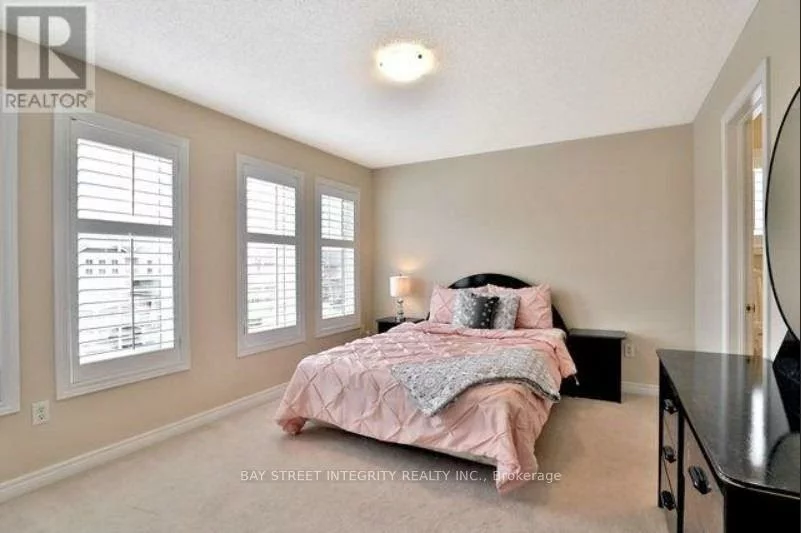 1383, Liverpool, 1022 - WT West Oak Trails, Oakville