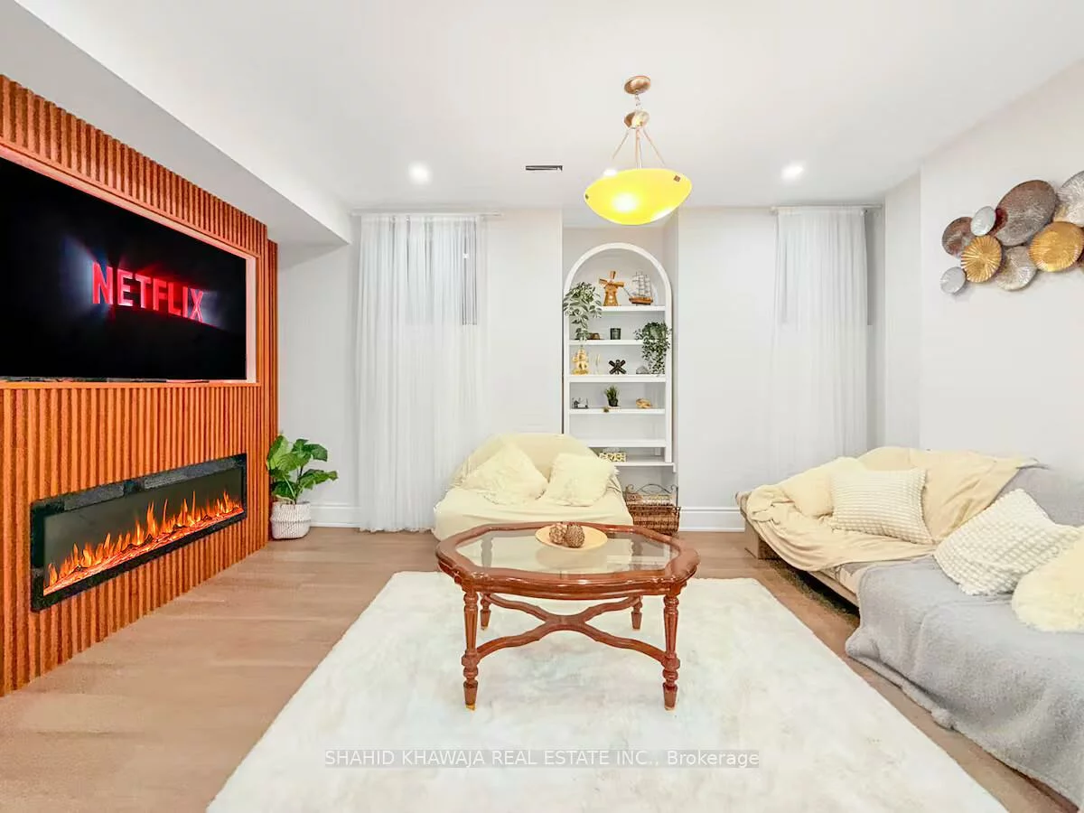 1328, Aymond, 1010 - JM Joshua Meadows, Oakville