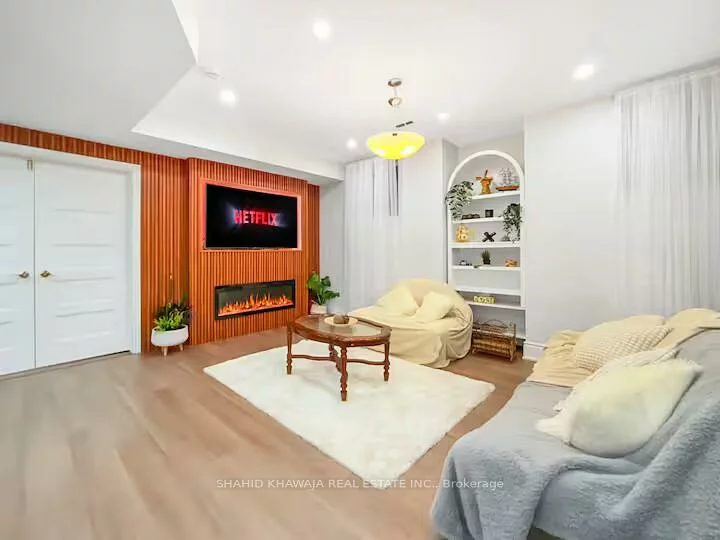 1328, Aymond, 1010 - JM Joshua Meadows, Oakville