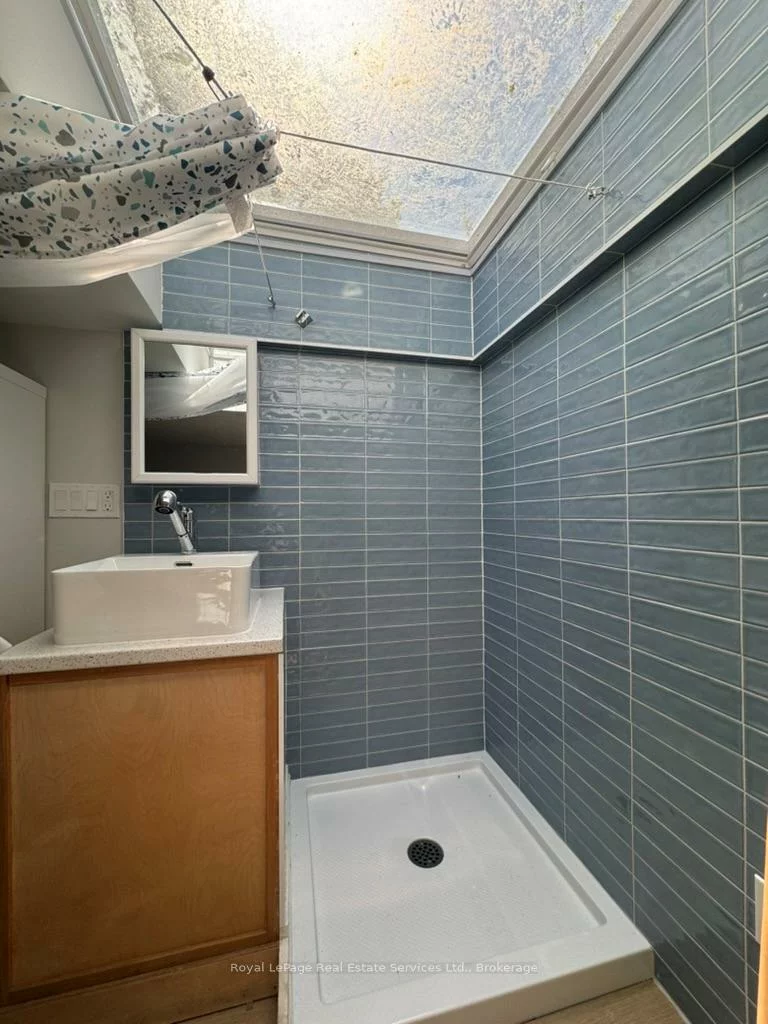 40, Bond, 1002 - CO Central, Oakville
