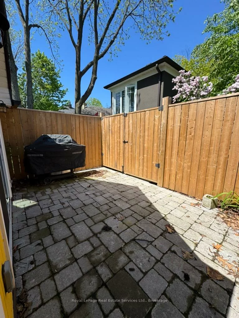 40, Bond, 1002 - CO Central, Oakville