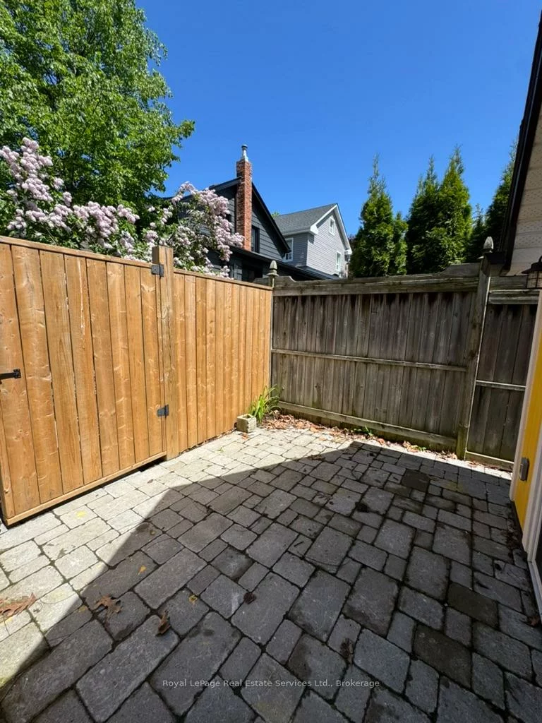 40, Bond, 1002 - CO Central, Oakville