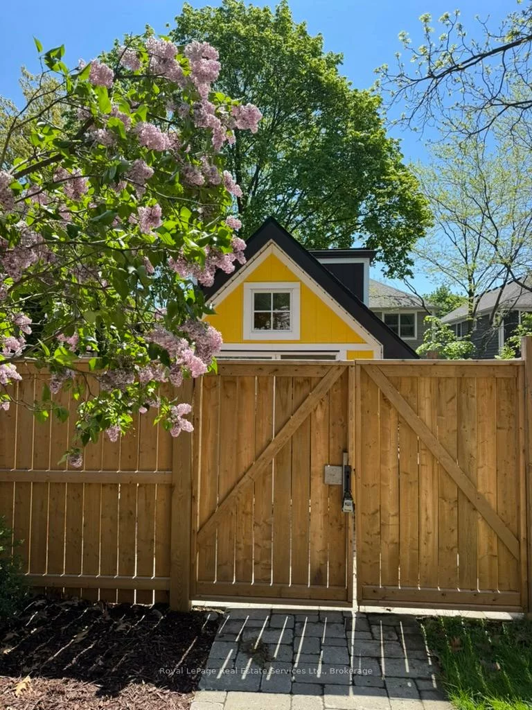 40, Bond, 1002 - CO Central, Oakville
