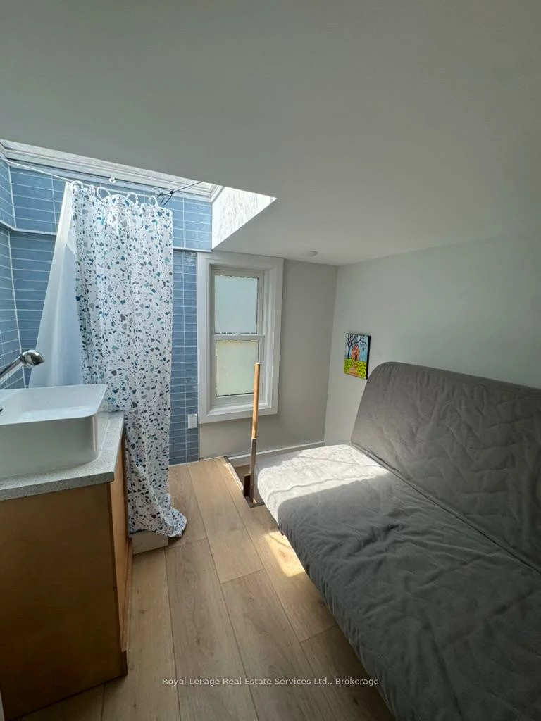 40, Bond, 1002 - CO Central, Oakville