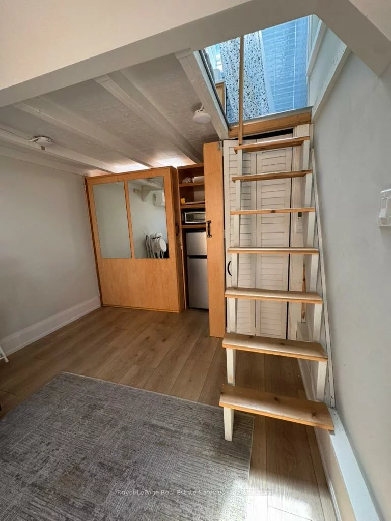 40, Bond, 1002 - CO Central, Oakville