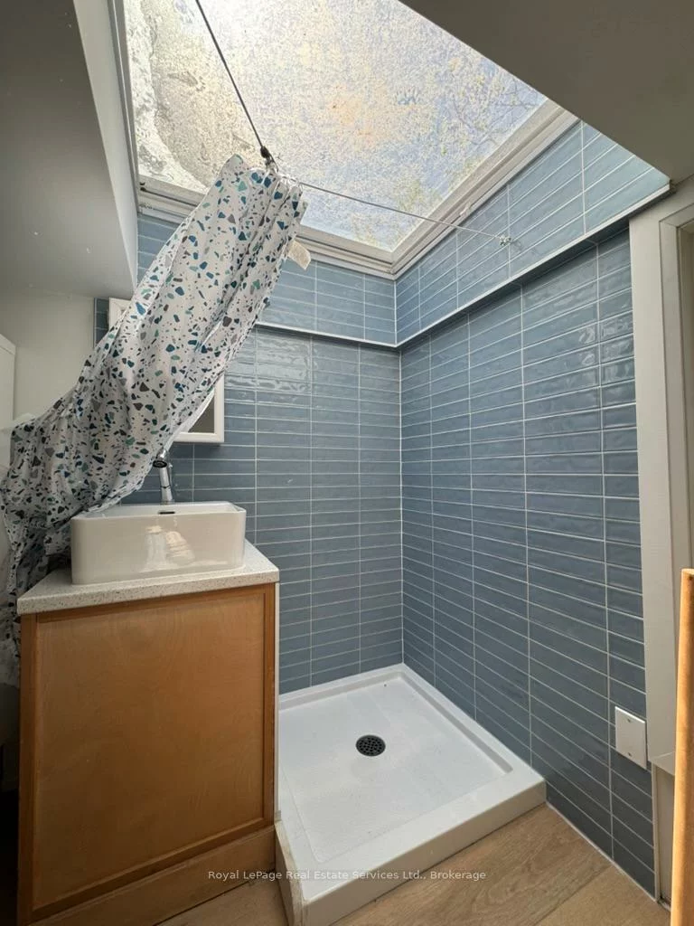 40, Bond, 1002 - CO Central, Oakville