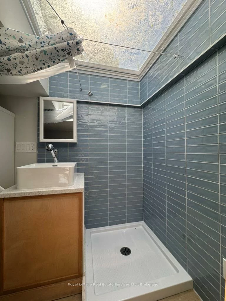 40, Bond, 1002 - CO Central, Oakville