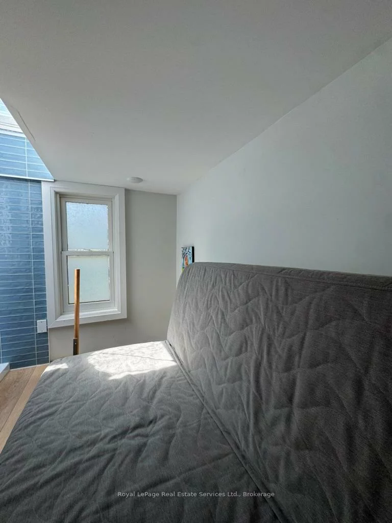 40, Bond, 1002 - CO Central, Oakville