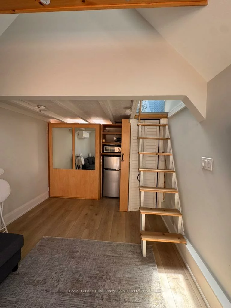 40, Bond, 1002 - CO Central, Oakville