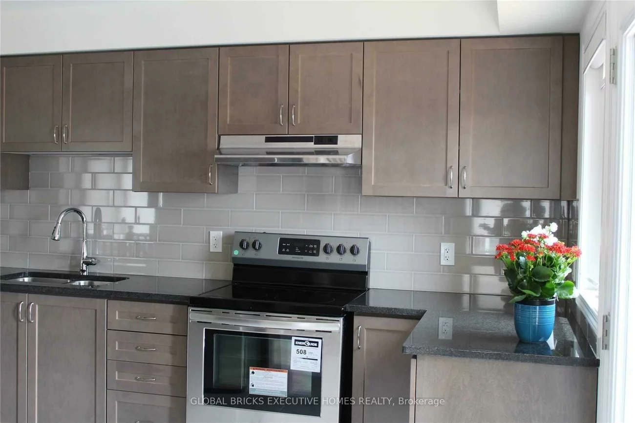 3461, Vernon Powell, 1008 - GO Glenorchy, Oakville