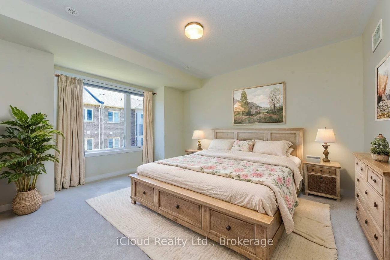 3523, Post, 1008 - GO Glenorchy, Oakville
