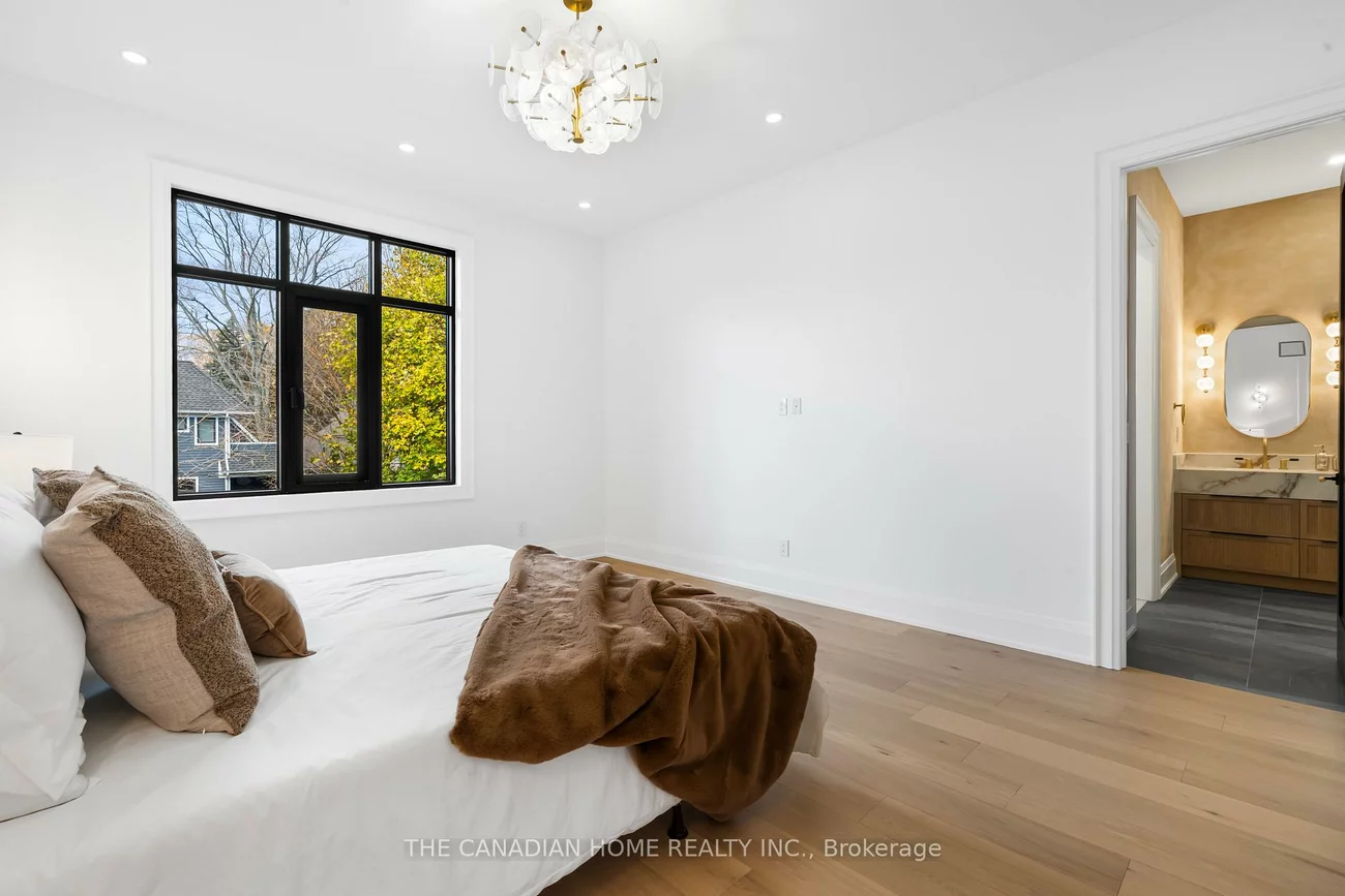 499, Rebecca, 1020 - WO West, Oakville