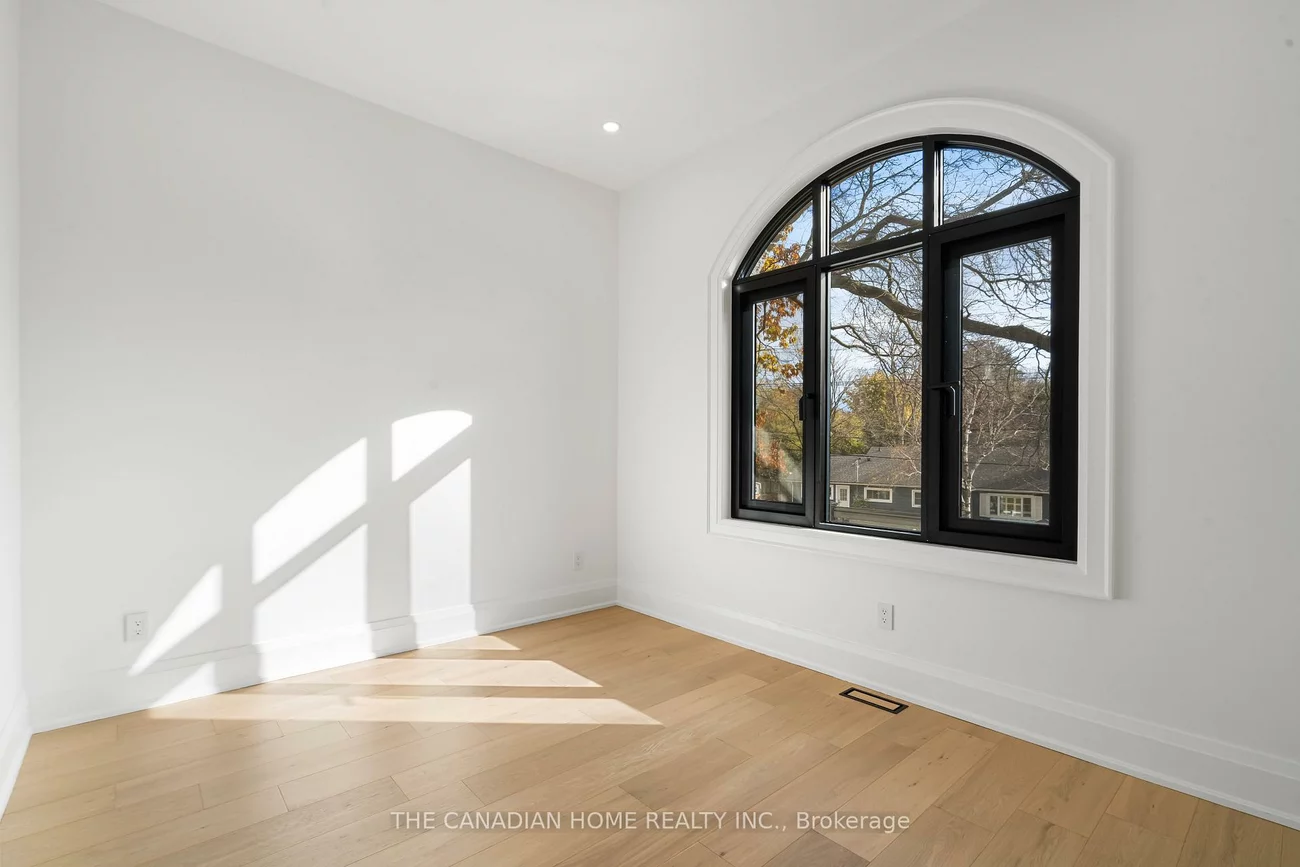 499, Rebecca, 1020 - WO West, Oakville